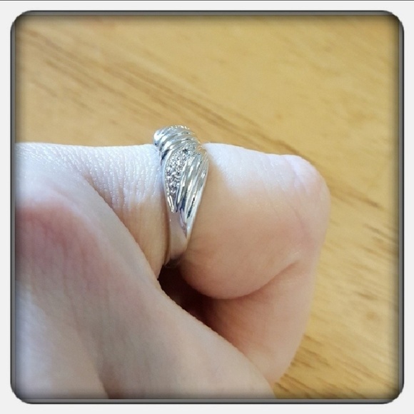 NWOT Woman's Genuine Sterling Silver Ring Sz 8 - Picture 3 of 7